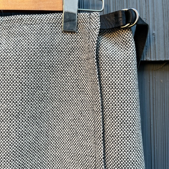 Kenneth Cole Wrap Skirt size 4 - Picture 2 of 6